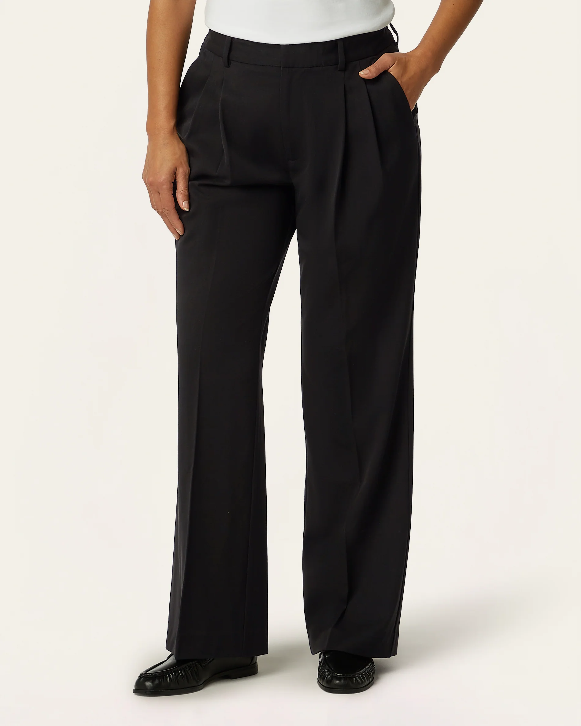 Signature Suit - Black - Image 4